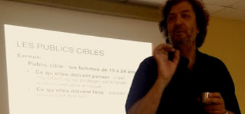 Richard Leclerc donnant un cours en présentiel