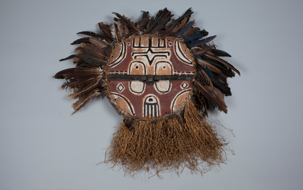 Masque kidumu des Téké-Tsaayi d’Afrique centrale.